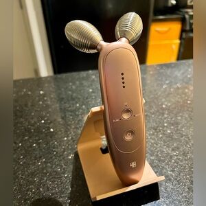 Medicube - Age-R Derma EMS Shot